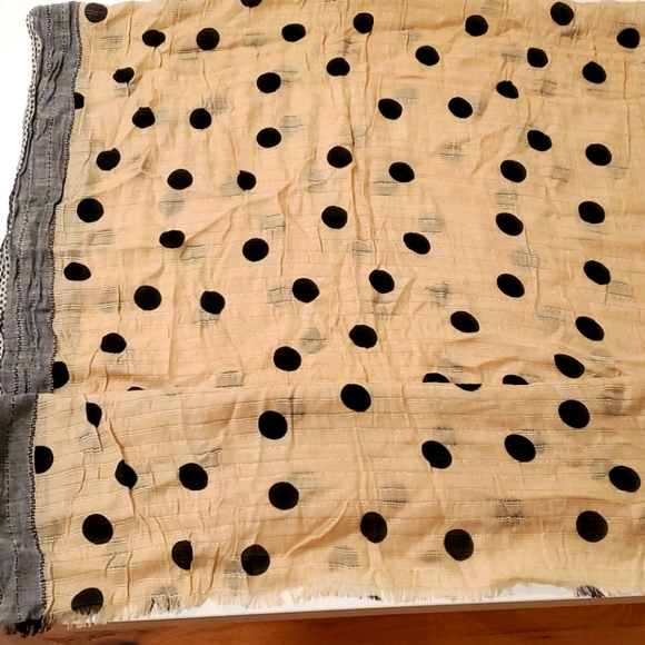 Women's scarf - Picture 2 of 4